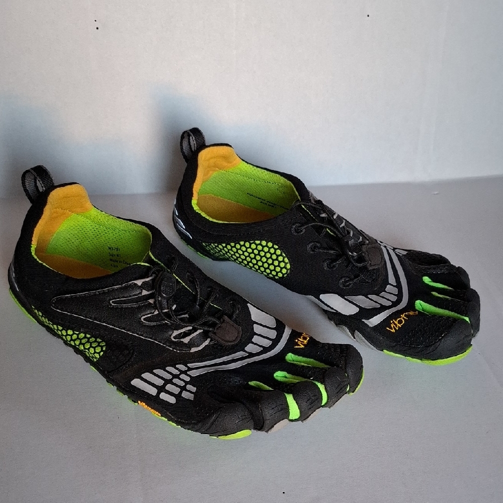 Vibram Men's Black and Neon Green Swim Footwear